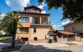 Къща с апартаменти за нощувка - Pleven